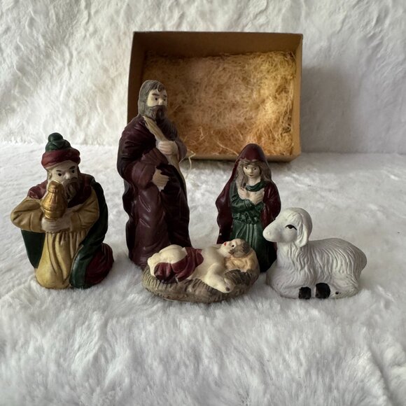 LA VIE Fine Ceramic 5 Piece Miniature Nativity Set Hand Crafted & Painted no lid - Picture 2 of 8